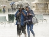 بعد موجة الحرّ.. المنطقة على موعد مع منخفض جوّي وتساقط أمطار وزخات من البَرَدْ